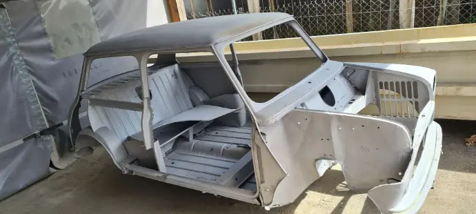 Carrosserie à nu - Mini Austin 